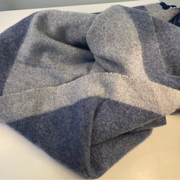 WILLIAMS SONOMA Blue Cashmere Throw Blanket 48” X 64” - Picture 3 of 7